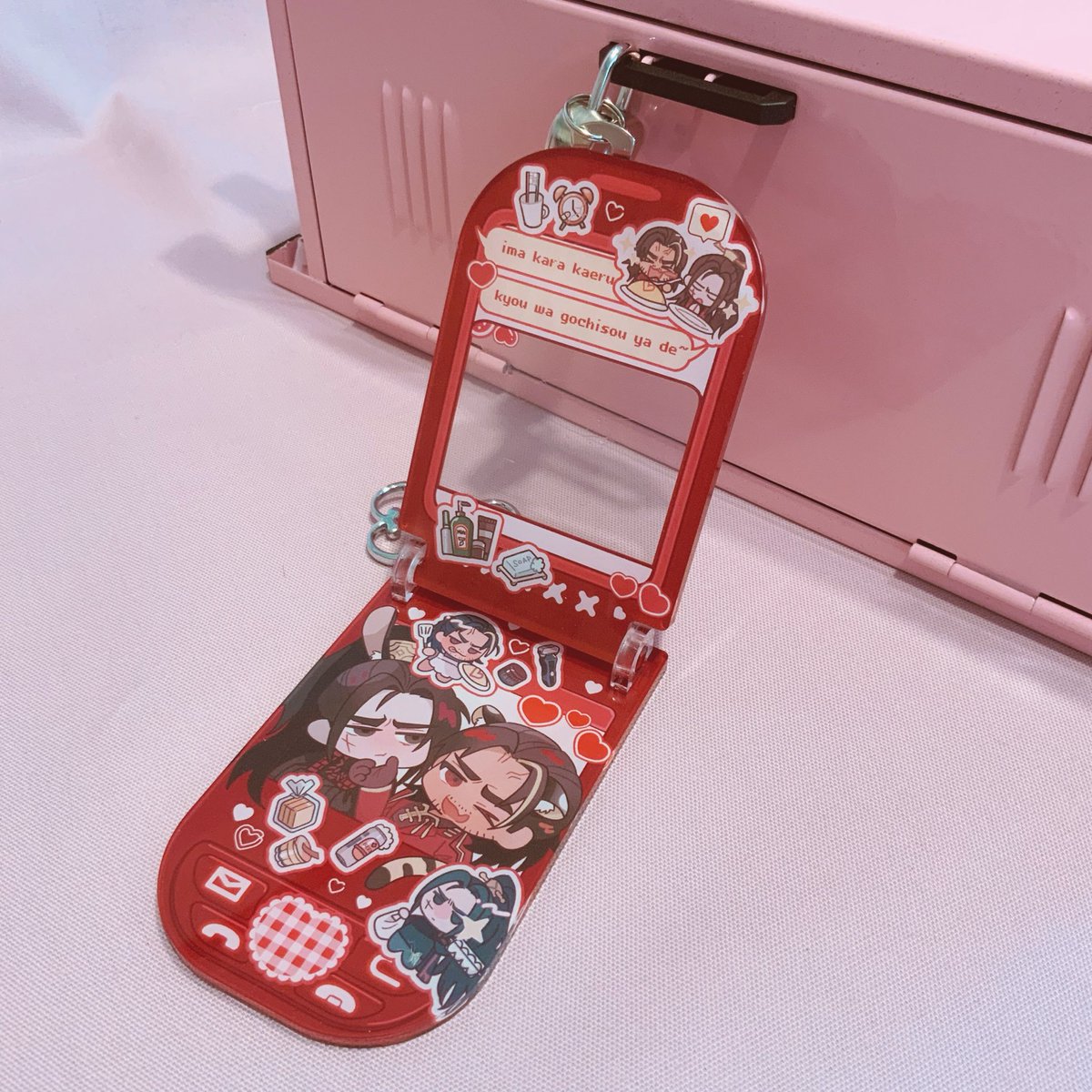 uibou00000's tweet image. ガラケー風アクキーが届きました！🧣🐯