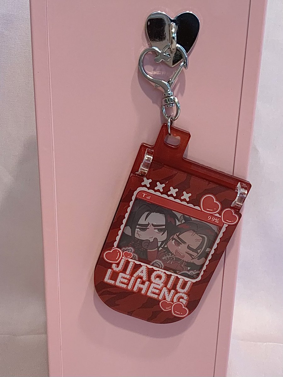 uibou00000's tweet image. ガラケー風アクキーが届きました！🧣🐯