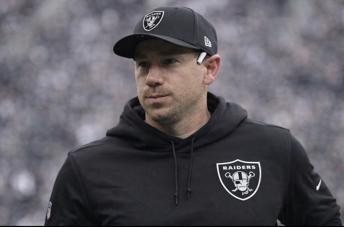 RaiderReign's tweet photo. Kubiak or Webb? https://t.co/pVSVvY7JRd