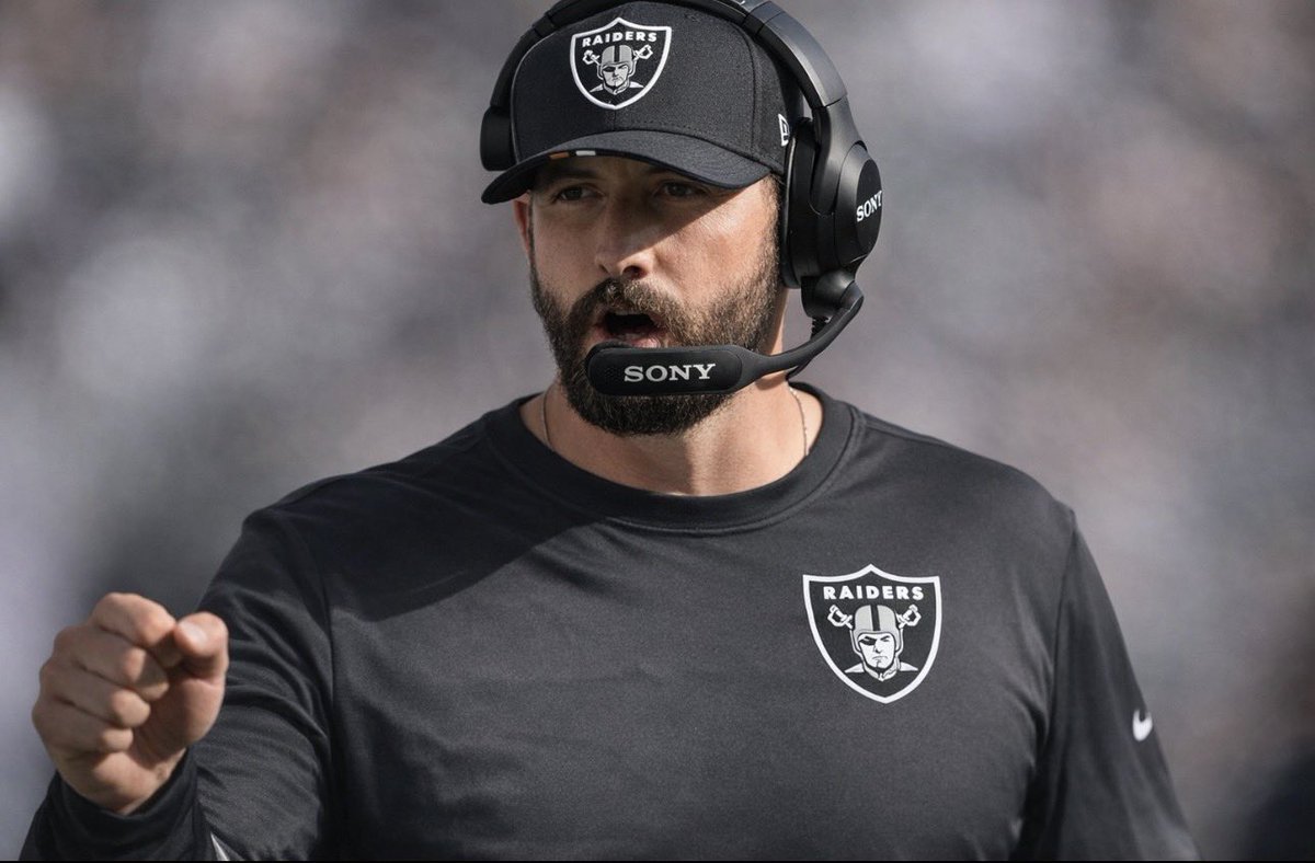 RaiderReign's tweet photo. Kubiak or Webb? https://t.co/pVSVvY7JRd