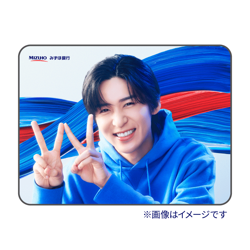 mizuhobank's tweet image. ／
みずほ銀行×目黒蓮さん 
オリジナルグッズキャンペーンも要チェック！
＼

#目黒蓮 さんがプリントされたブランケットは、
家ではもちろん、様々な場所で使いやすい75cm×100cmサイズ。

新規口座開設等をされた方の中から、抽せんで1,000名さまに当たります。
ぜひ、ご応募ください↓
