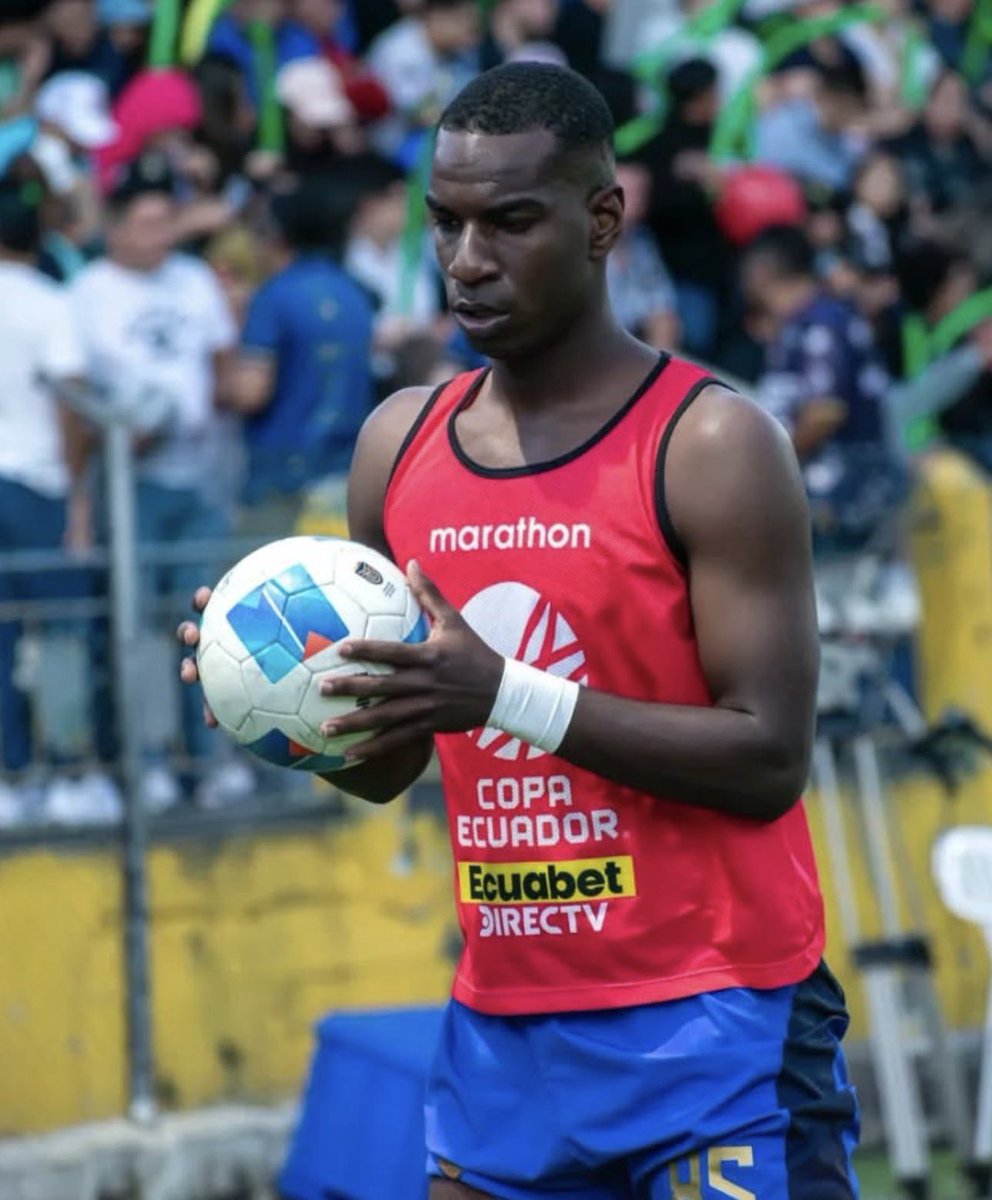 FICHAJES‼️

De la Segunda Categoría a Primera 📈

El volante de cobertura #YorlinArceMina 🇪🇨 (25 años), perfil derecho, de buenas características defensivas con andar en clubes como UTC, Deportivo Quito, Chacaritas y campeón en el 2024 con Baños Ciudad de Fuego (donde coincidió