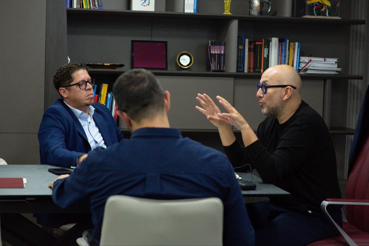 maperezpirela's tweet image. Con alegría anuncio la designación de tres jóvenes y talentosos venezolanos a cargo de 3 de los Viceministerios Estratégicos para la Nueva Comunicación que requiere nuestra Patria en estos momentos históricos: 

Dr. Gustavo Villapol, Viceministro de Gestión Comunicacional,…