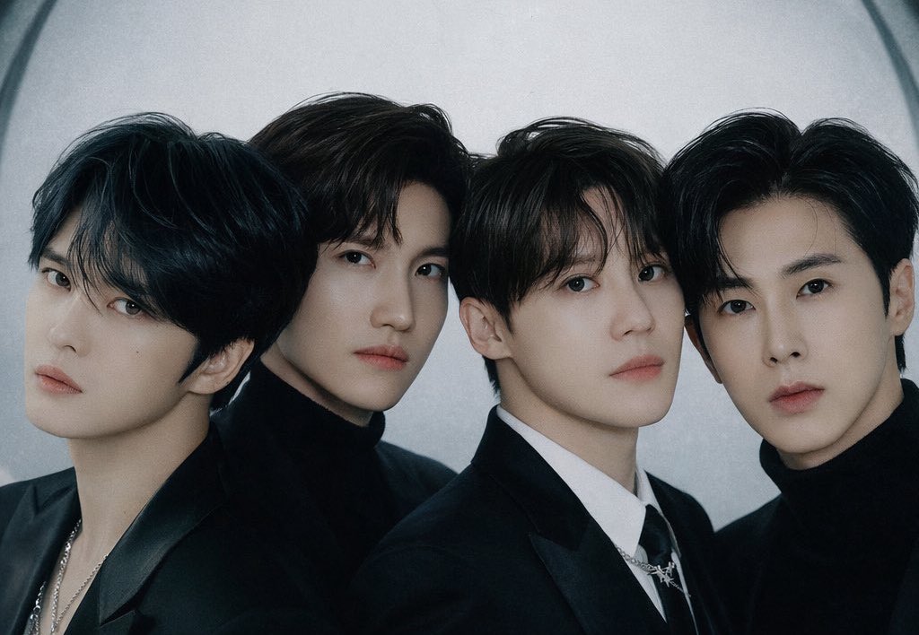 40대 동방의 비주얼 미친 것 같음🤩 짜릿해