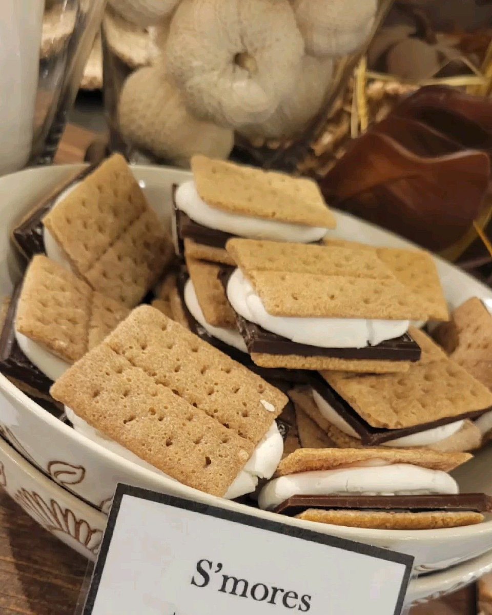 indeliria's tweet photo. this or that food poll | s’mores 

pics from 📌 https://t.co/Y3LJEDRHTU