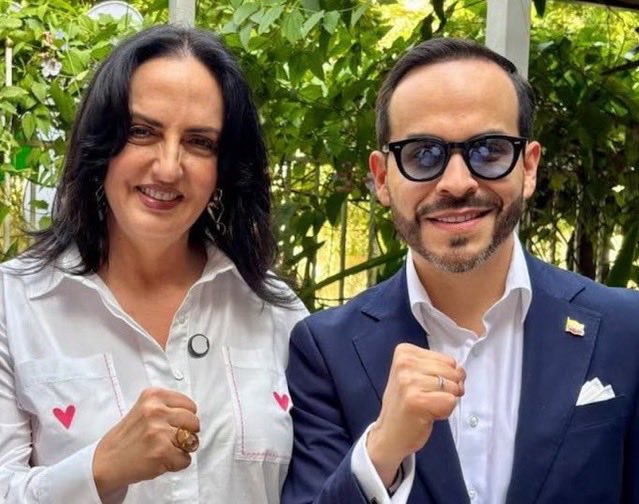 DavidBaquero1's tweet photo. ¿Por quién votaría en Colombia 🇨🇴 si esta fuera la segunda vuelta?

🔁Abelardo y Cabal
❤️ Cepeda y Pizarro https://t.co/3Xd3SlDrdZ