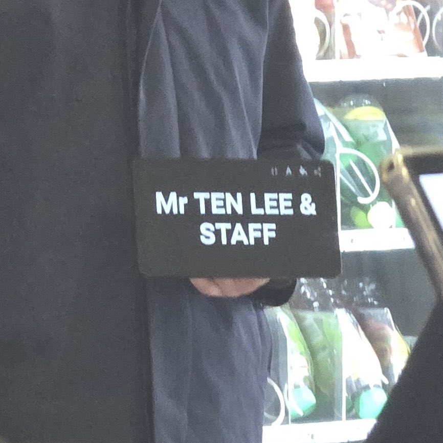 olalacool's tweet image. เพราะรีเควส Ten Lee ไป แบรนด์ก็เลยจัดให้ตามคำขอ! ทั้งหน้าบัตรเชิญ ทั้งป้ายรอรับ ทุกอย่างเตรียมไว้เพื่อคุณ Ten Lee คนนี้เท่านั้น  1เดียวเลย จีเนียสมากๆๆ #TENtoYSL2026Show