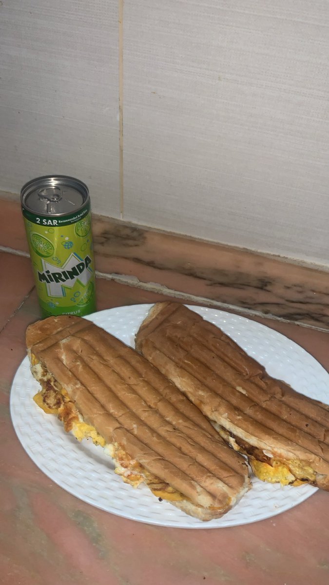 بيض+جبن+شطه+بطاطس بطل احمر

تعزياتي للأغنياء مايعرفونه