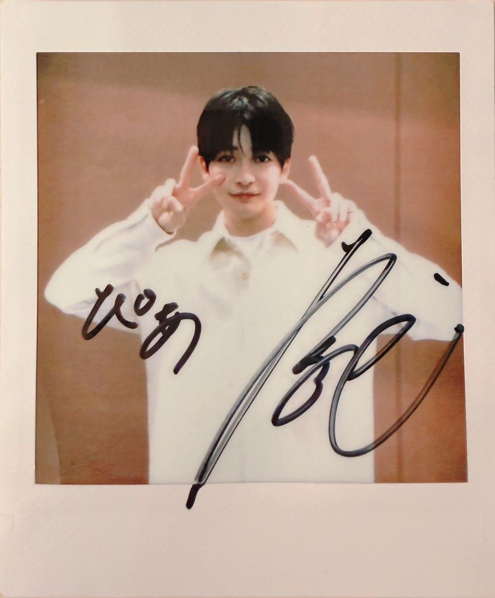 高橋文哉 直筆サイン入りTシャツ Amazon.co.jp: 直筆サイン入り超十代Tシャツ(山之内すず小西詠斗高橋