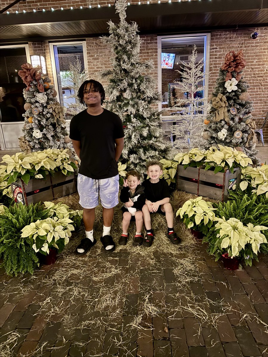 whoisjdesus's tweet image. Christmas at the Ralph house. #Christmas2025