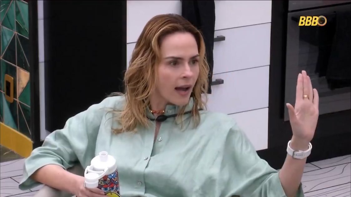 ShellVeludo's tweet image. Janeiro de 2016: Êta Mundo Bom! às 18h e Ana Paula no BBB16
Janeiro de 2026: Êta Mundo Melhor! às 18h e Ana Paula no #BBB26