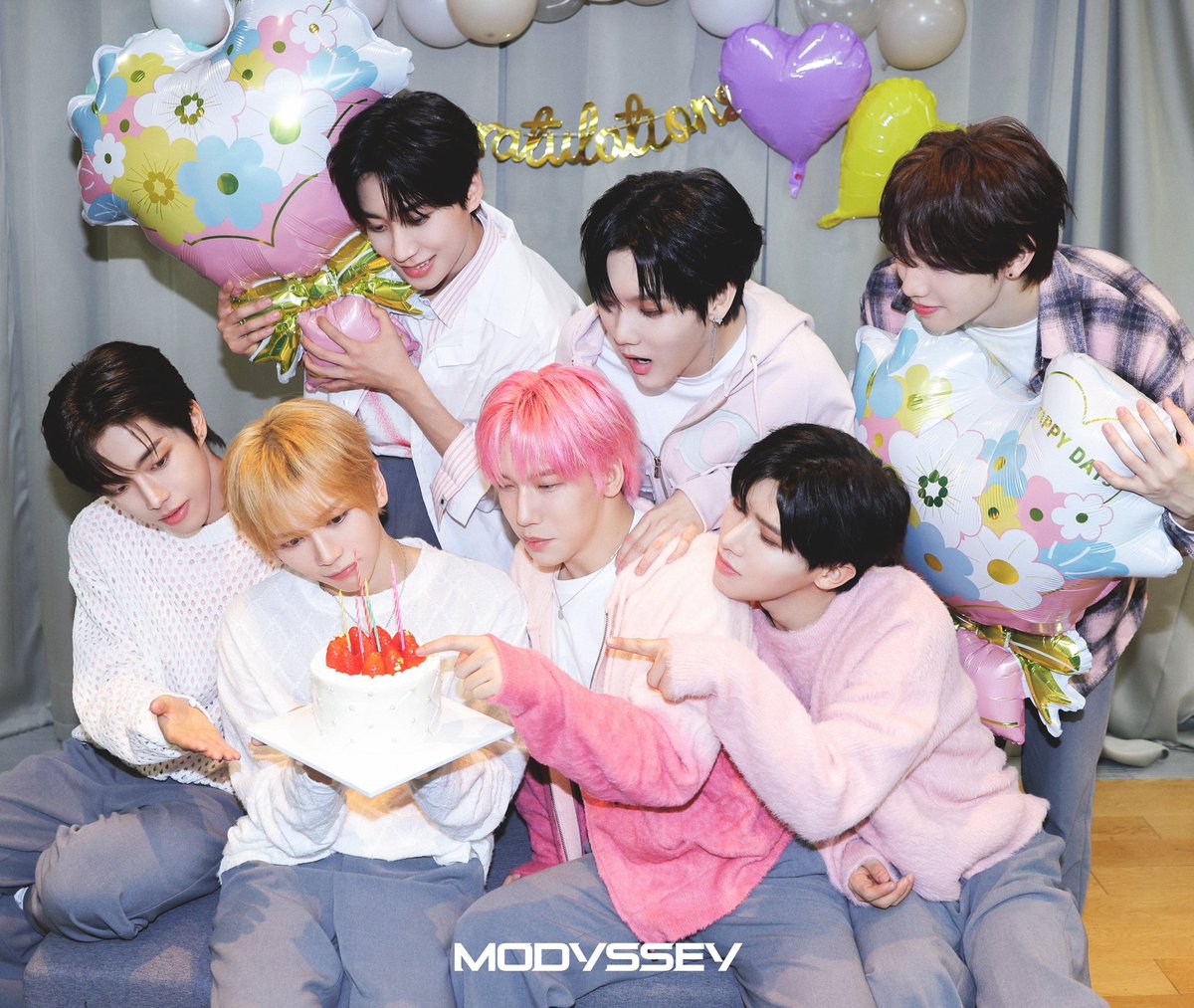 顏, 𝑹𝒐𝒘𝒂𝒏. tweet media