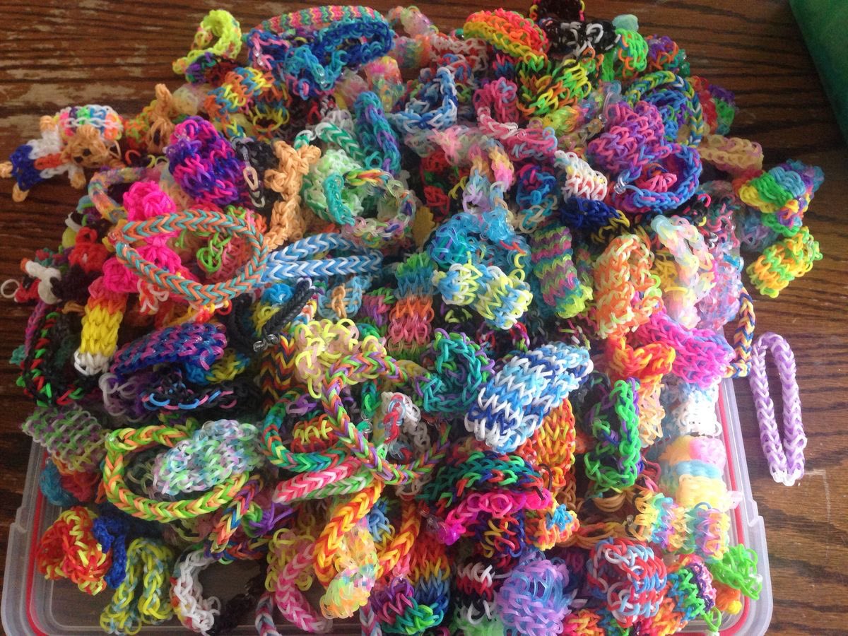 strawberriimiwi's tweet image. el ran a rainbow loom business in elementary school like the army