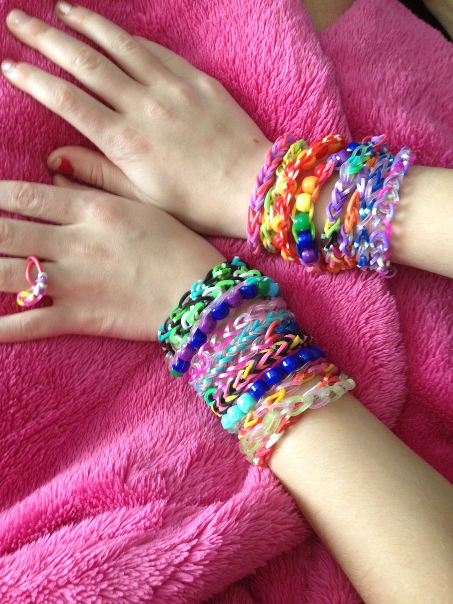 strawberriimiwi's tweet image. el ran a rainbow loom business in elementary school like the army