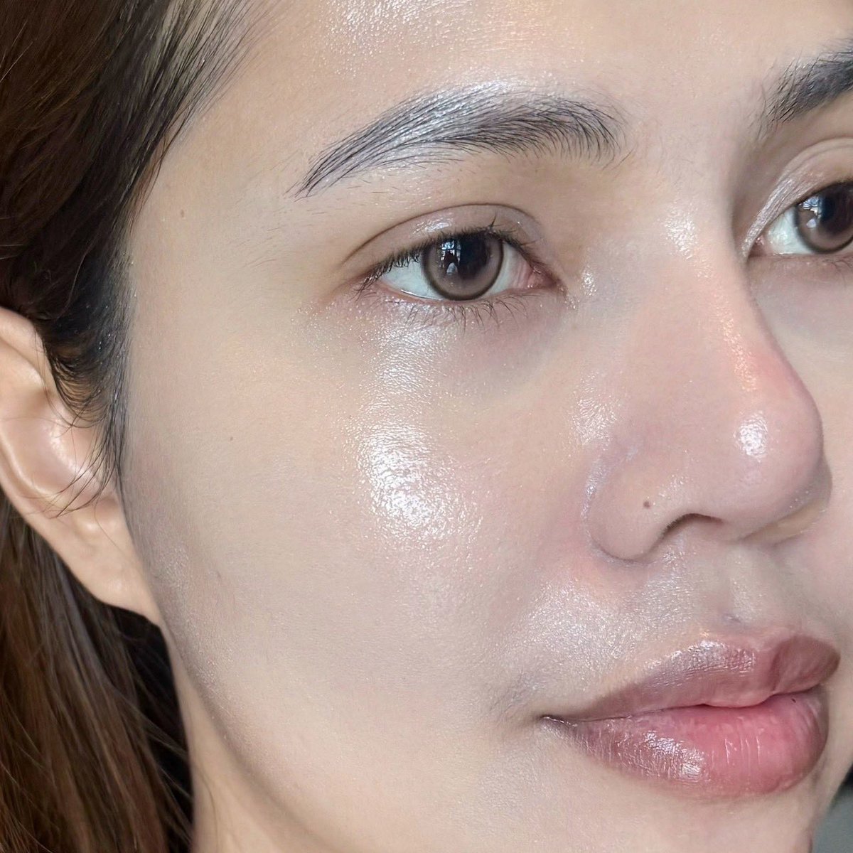 reviewchoey's tweet image. เชื่อแล้วว่า La Roche-Posay Cicaplast Baume B5+ เอาอยู่ทุกสถานการณ์ผิว! 2-3 วันก่อนแพ้น้ำต่างจังหวัด กลับมามีผดเล็กๆขึ้นหน้าแก้มทั้ง 2 ข้างเลย โบกตัวนี้เข้าไปหนาๆก่อนนอน ตื่นมาดีขึ้นมากก เข้าใจเรื่องแล้วว่าทำไมมีแต่คนอวย ดีมากทุกคนน ไม่เล่น แล้วตื่นมาผิวกลาสสกินมากก