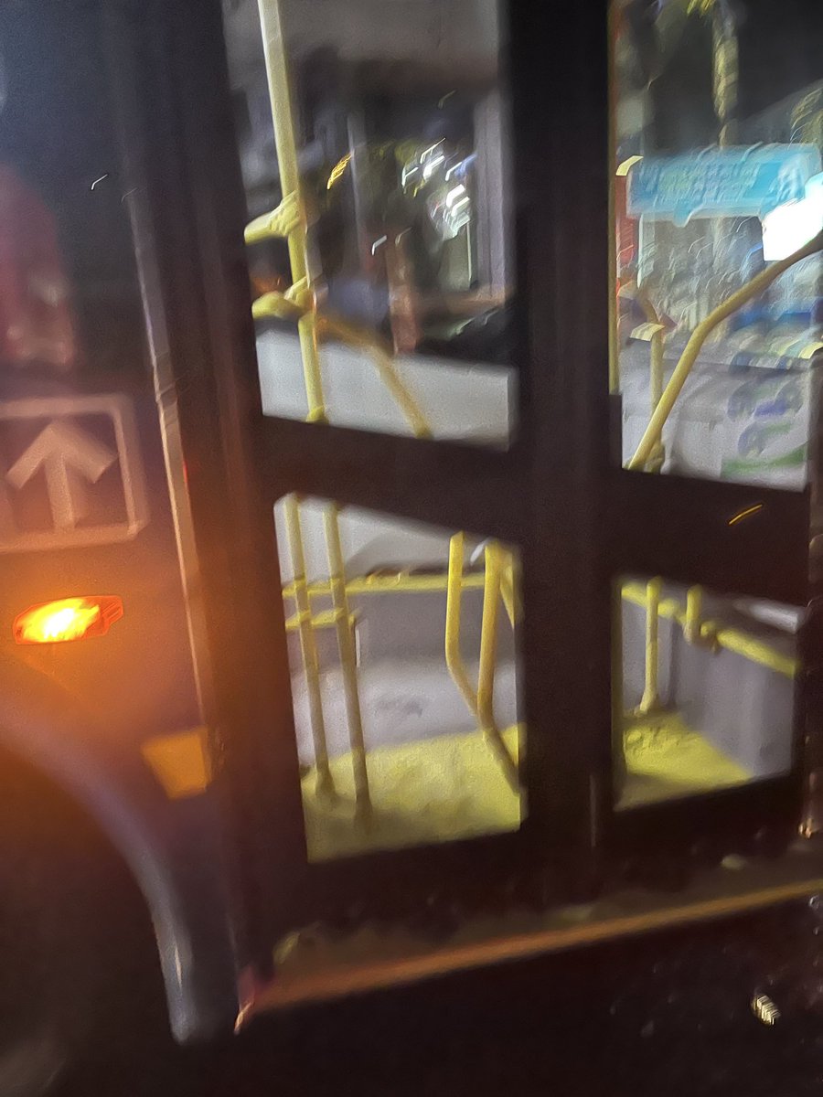 dieguiflow's tweet photo. @TransMilenio reporto a este chofer porque no paro en el
Paradero de la y es grosero empieza a divulgar groserías creo que esta gente no es para prestar un servicio https://t.co/sB3RJcvgIE