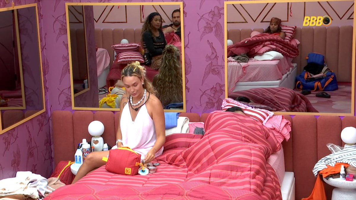 canalantenados's tweet image. Sarah: "Na quarta semana de programa, eu saí nas revistas tudo: 'Por que a Sarah já ganhou o BBB21?' [...] Não ganhei bosta nenhuma."

Brígido: "Qual foi teu Paredão?"

Sarah: "Eu, Juliette e Rodolffo."

Brígido: "Puta merda..."

Sol: "Mas Sarah... eu lembro, Sarah, que desde o…