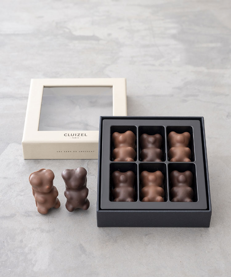 BleuBleuet_inc's tweet photo. \今日は、ちょっといい甘さを🍫/
フランスの名門ショコラメゾン「CLUIZEL クルイゼル」が手がけたWEB限定「ギモーヴベア」🐻
バレンタインギフトにぴったり🎁👐
▼【WEB限定】ギモーヴベア
https://t.co/1UXtM741x9
#CLUIZEL #クルイゼル #Valentine #バレンタイン #ValentinesDay #チョコ #チョコレート #ブルーブルーエ #bleubleuet