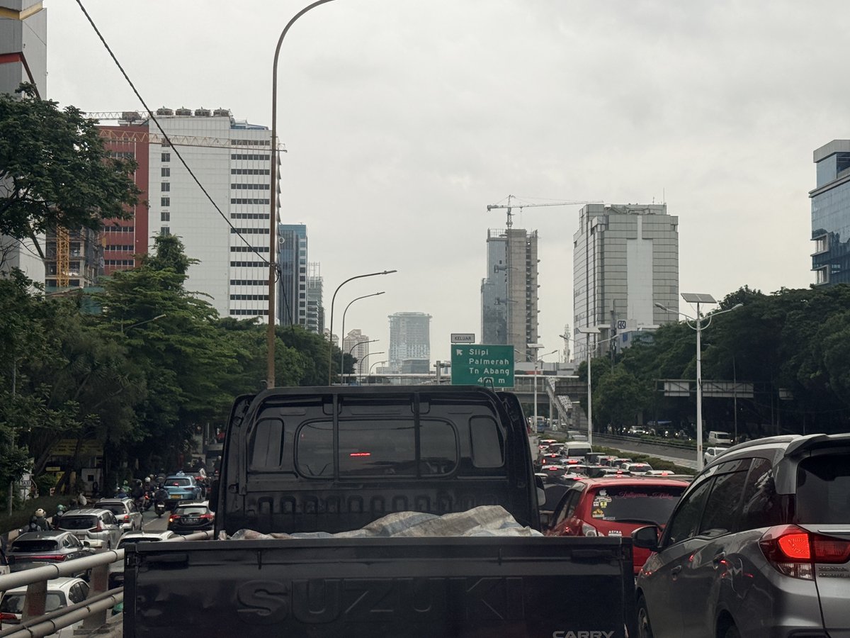 ⁦<a href="/RadioElshinta/">Radio Elshinta</a>⁩ ⁦<a href="/TMCPoldaMetro/">TMC Polda Metro Jaya</a>⁩ ⁦<a href="/DKIJakarta/">Pemprov DKI Jakarta</a>⁩ Macet aparah Keluar Tol Harapan Kita Slipi Macet Parah Belum ada Solusi Pemprov DKI