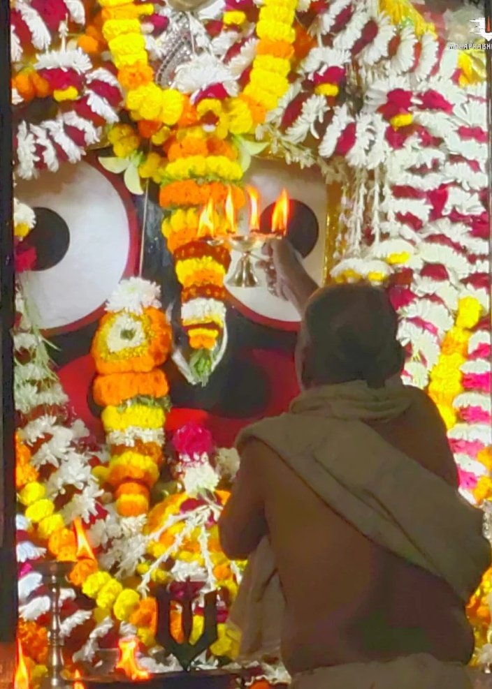 କିଏ କେତେ ବି ଭଲ ହେଇଥାଉ ନା କାହିଁକି,
.
.
ତୋଠୁ ଭଲ କେହିବି ନୁହେଁ ✍️
#ହେ_ନାଥ 🙏