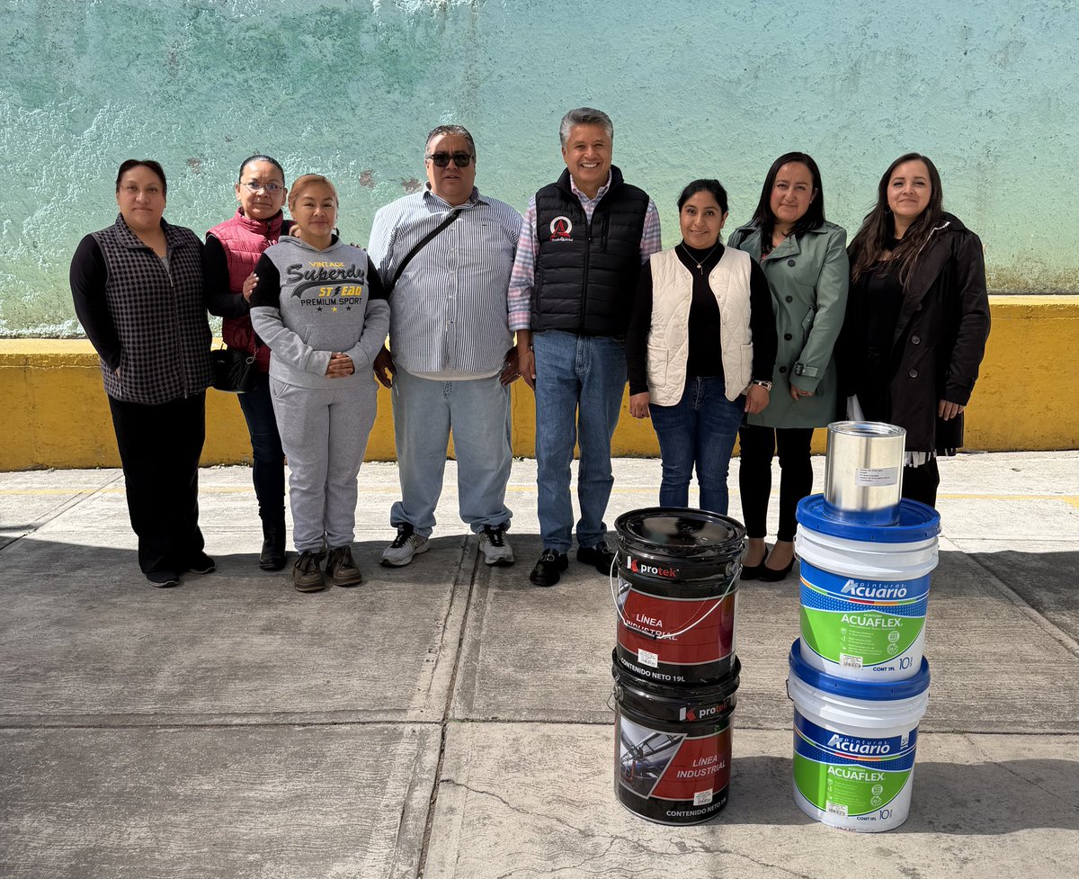 Con mis vecinos y padres de familia de la secundaria 485 en #InfonavitSanFrancisco, apoyamos para ir mejorando este espacio para todos los jóvenes metepequenses que asisten a este plantel educativo. #Metepec #AQuíseguimos #ConQdeQueridoMetepec