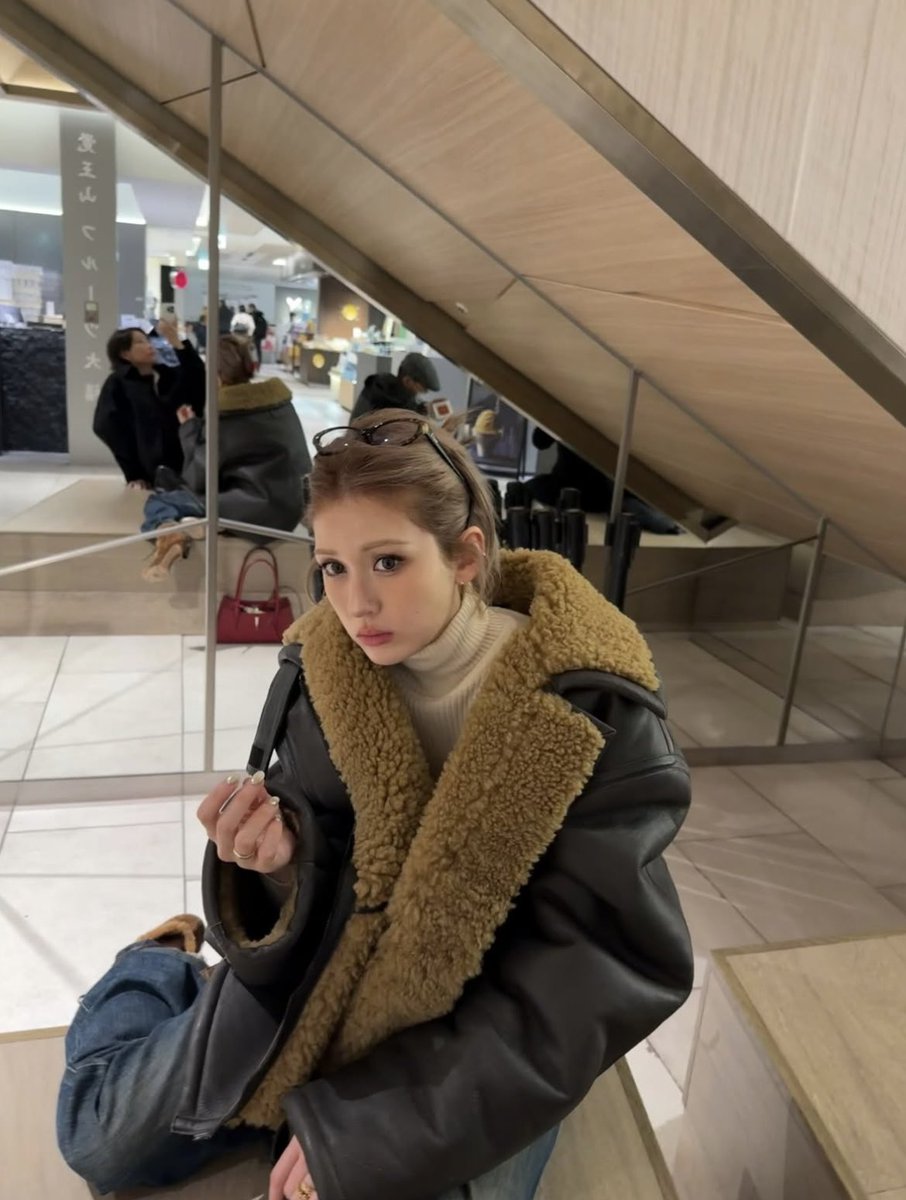 hourly somi tweet media