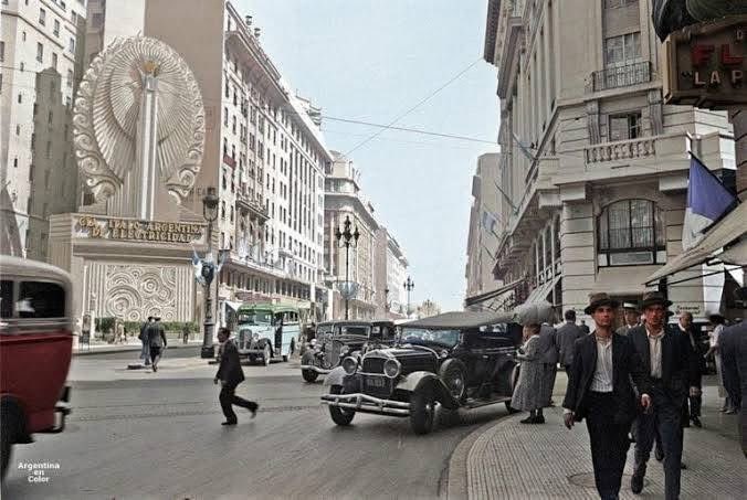 Stockavenger2's tweet image. No es una capital europea, es Buenos Aires alrededor de 1930.