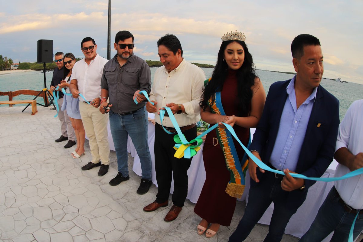 CGGalapagos's tweet photo. Con el respaldo del Gobierno de El Nuevo Ecuador, a través del @CGGalapagos, se destinó USD 198.890,54 para que el GAD de Isabela ejecute la Regeneración Urbana del Malecón “Cuna del Sol” - Fase 1, inaugurada con la presencia del presidente del CGREG, CarlosOrtega. https://t.co/bMsTNiU2C6