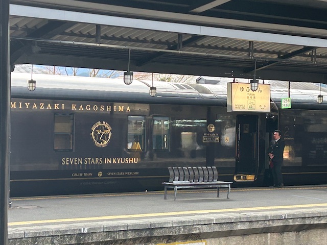 YufuinRadio's tweet image. &amp;lt;Natural Hours&amp;gt; 10:00～15:00
Sound Concierge "Wonderful Tuesday" 菊池由圭
美術館の中にあるスタジオからの5時間生放送をお楽しみください。

#レディモ #Radimo #CFM #大分県由布市 #ゆふいん #由布院 #湯布院