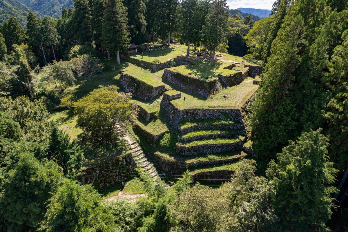 #岐阜県 では #世界から選ばれる旅先 をめざし、持続可能な観光プログラムを #岐阜未来遺産 として認定!#飛騨小坂 と #恵那岩村 が選ばれており、岩村はその景観から各種 #ロケ地 になっているほか #織田信長 の叔母おつやの方が #女城主 として治めた城下町としても有名です 
kankou-gifu.jp/article/detail…