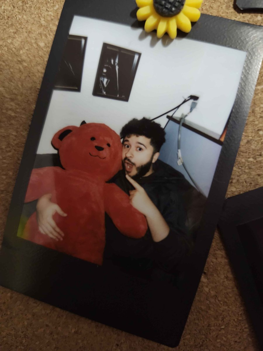 angylilguy's tweet photo. these pics also like a year old but look at me and my boyfierend https://t.co/krDhAulIWU