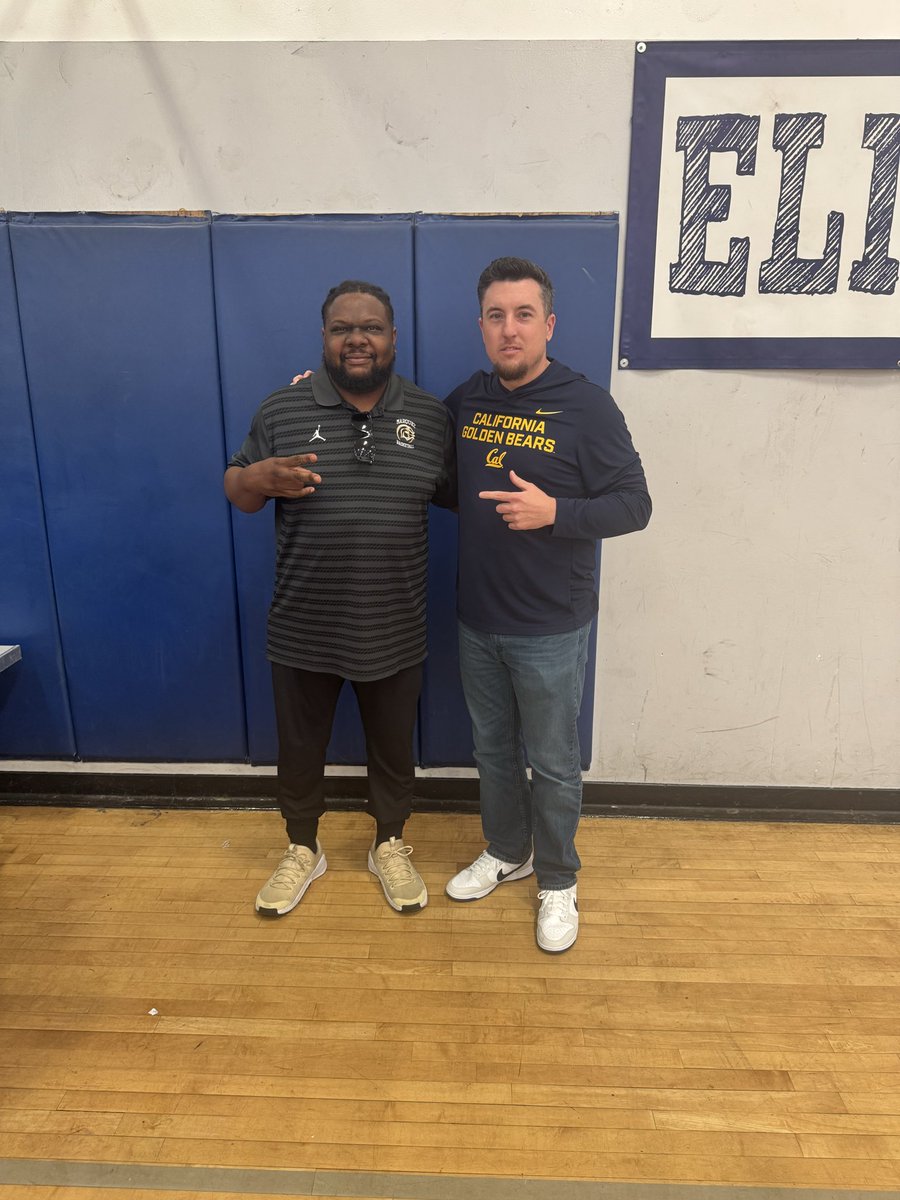CoachTuck23's tweet photo. Marquez Football Appreciate @CalFootball safeties @_CoachBoyd for coming by @marquezhsfb and recruiting our student athletes #calbears
@latsondheimer
@marquez_athletics @LACitySection @marquezhsfb
#theworkwillshow #hardworkpaysoff https://t.co/GCjcqsfFmR
