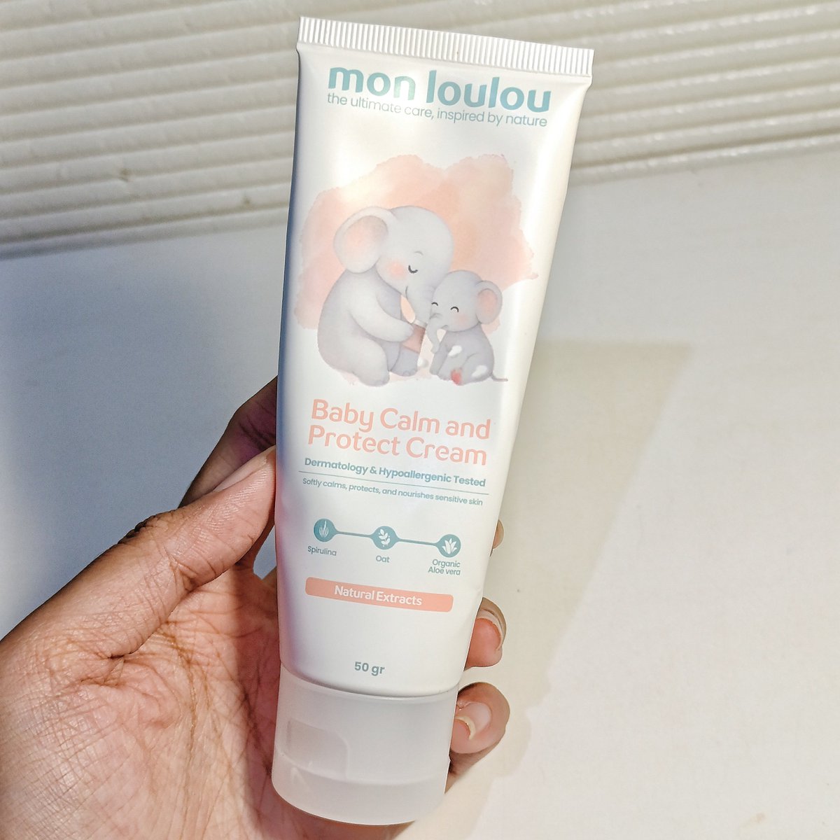 akhir² ini jujur aku lagi stress gegara kulitku gatel dan muncul kemerahan, ga cuma di tangan tp di bagian lain tuh juga. 

akhirnya aku direkomendasiin sama temenku, buat pake cream baby dari monloulou ini. 

FYI ini cream bisa buat segala jenis usia yaa