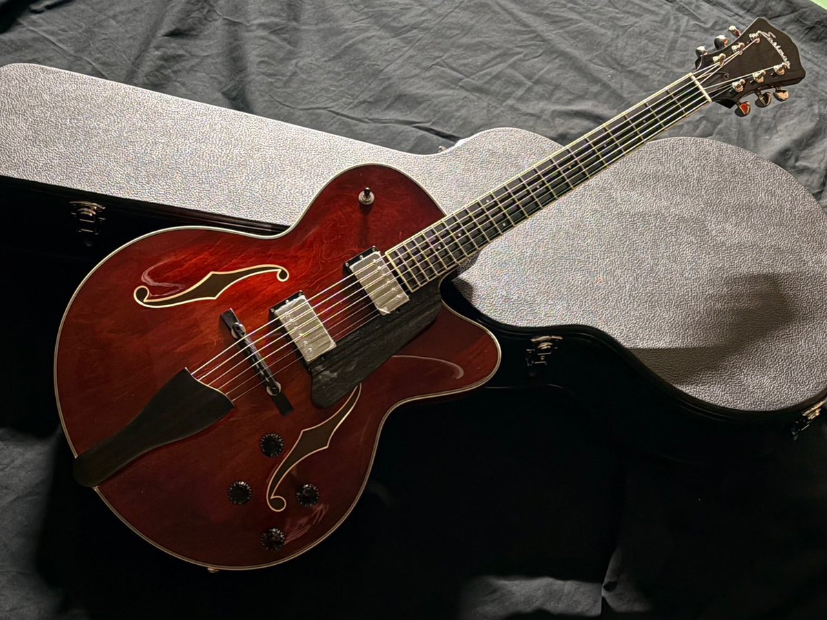 Eastman AR403CED イーストマンのフルアコの中のエントリーモデル