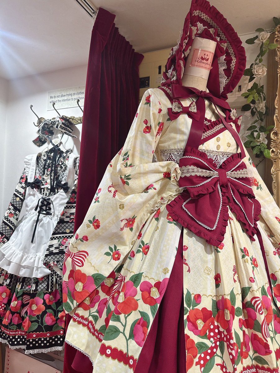 MetamorphoseEng's tweet photo. ♥️Latest Series♥️
Romantic Camellia
https://t.co/mBUXaQYGHO
The new Japanese pattern series is now available in 4 colorways. The accessories matching the JSKs are also very popular💕
*Limited quantity
#waloli #japanesepattern #camellia
#metamorphose #mtdf #Lolitafashion https://t.co/FOUMfD2BUQ