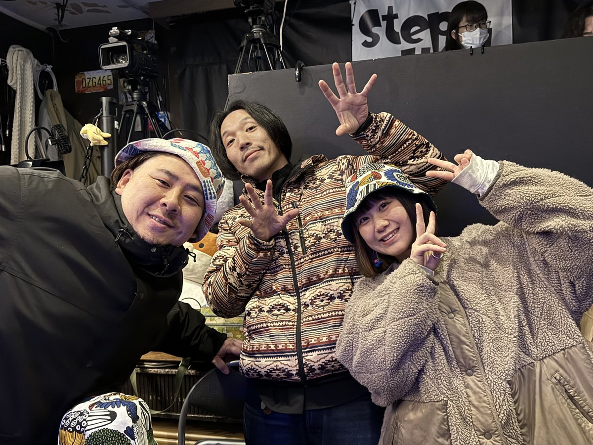 2026/1/26 StepHALL
"届けたい音ばかり"

届ける方も受け取る方も音楽は様々
届けたい願いがじんわり沁みる夜

こんそめさんが話す
悲しみや楽しみの相対する成り立ち
毎回深く頷く言葉

お腹を空かせて #みみみ食堂 聞いてみて

お家のご飯が恋しくなるし
貴方がママなら
美味って顔が見たくなるから