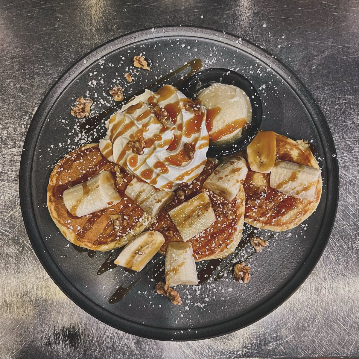 PancakeWorks's tweet image. おはようございます☀今日は晴れですか？奈良です。暖かくなると良いですね！もう５℃以上あるとありがたや〜ってなもんです😇
ではよろしくお願いします😋
明日明後日定休日です🫥

★1月定休日→毎週水曜日、木曜日
★ラストオーダー→15:30