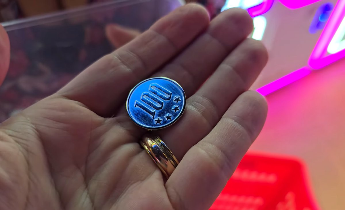 海外の筐体はコイン判別機の磁石を外してるので通りますが、日本の場合はコイン判別機に反応するので使えません。 自動レジやATMにも使えません。  両替機も通りません。 日本のゲームセンターでは使えません。