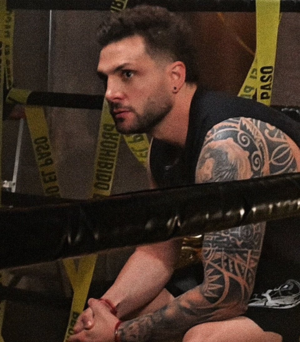 él es el protagonista del evento 💋

#NicolaPorcella