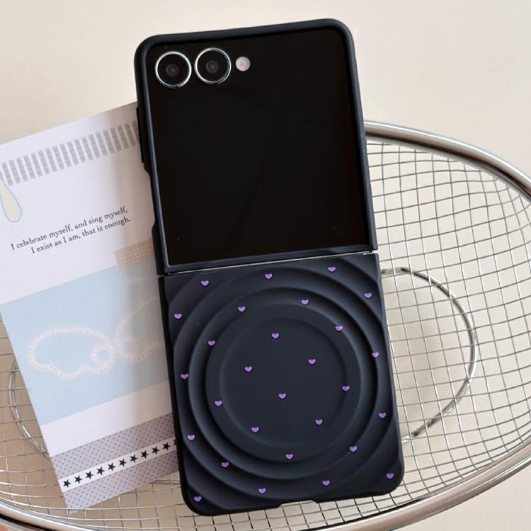 SunskyOnline's tweet image. Glossy Wave Texture Case for Galaxy Z Flip7.
 
➤ Glossy Heart Wave Texture Design
➤ Built-in Magnetic Wireless Charging
➤ 360° Shock-Absorbent Protection
➤ Durable, Scratch-Resistant Build
 
👉bit.ly/3NFYRiQ
#PhoneCaseStyle #MagSafeReady #CuteTech #FlipPhoneCase