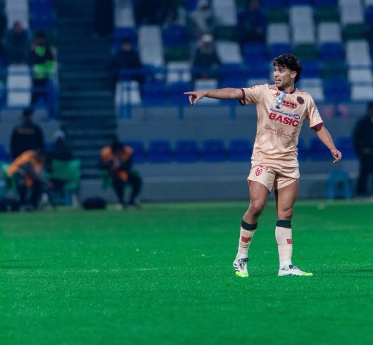 #الاتحاد لو يبحث عن مهاجم فعلاً ، خيار انريكي مهاجم الخلود بيكون استثنائي 
لاعب يشبه كثير طريقة واسلوب لعب اغويرو 
يقدر يلعب كرأس حربه أو مهاجم ثاني تحت بنزيما 
، هالموسم في الدوري ١٦ مباراه سجل فيها ١٠ اهداف 

خيار انريكي خيار استثنائي للاتحاد وبيكون بقيمة انتقال معقوله جداً