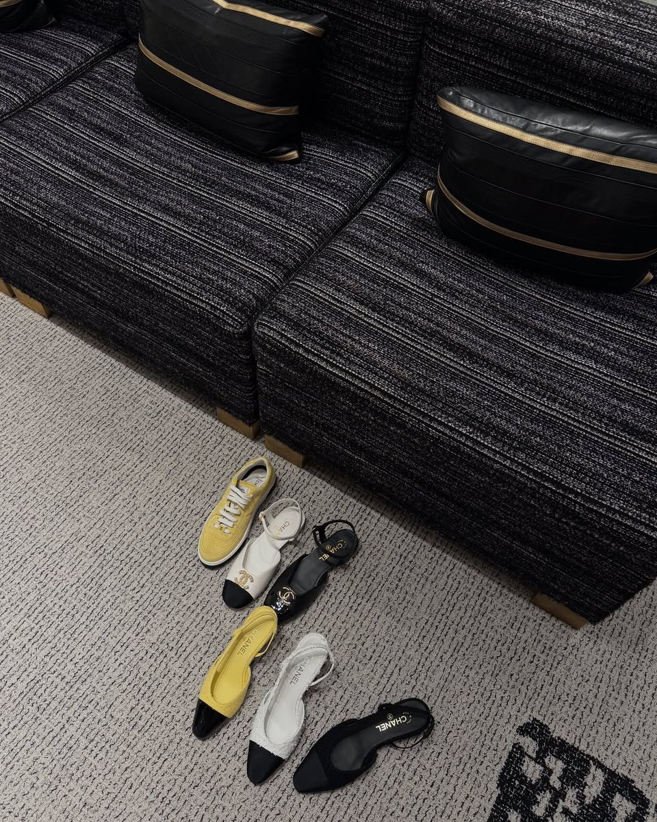 PerfectGirlb7's tweet image. Women do need a lot of shoes😊