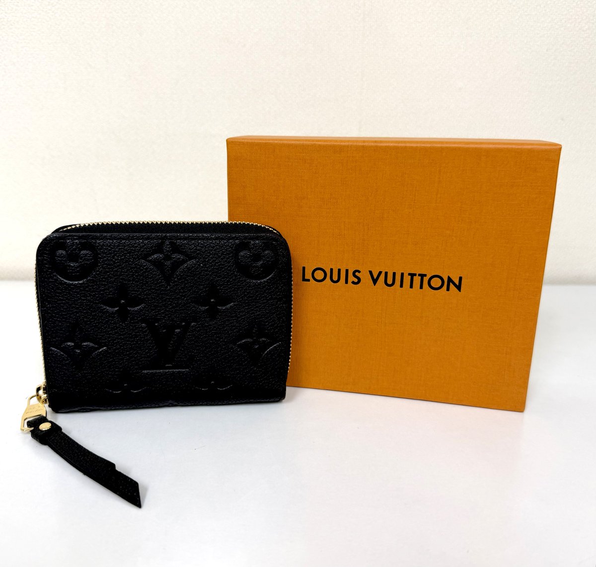 ルイヴィトン M60574 アンプラント ジッピーコインパースを買取させて頂きました🌈 状態の良いヴィトンのバッグ 財布  小物は強気の査定額をご案内します🔥 横浜青葉区東急田園都市線エリアでヴィトンの買取&質預かりなら大黒屋質青葉台買取センターにお任せください ...