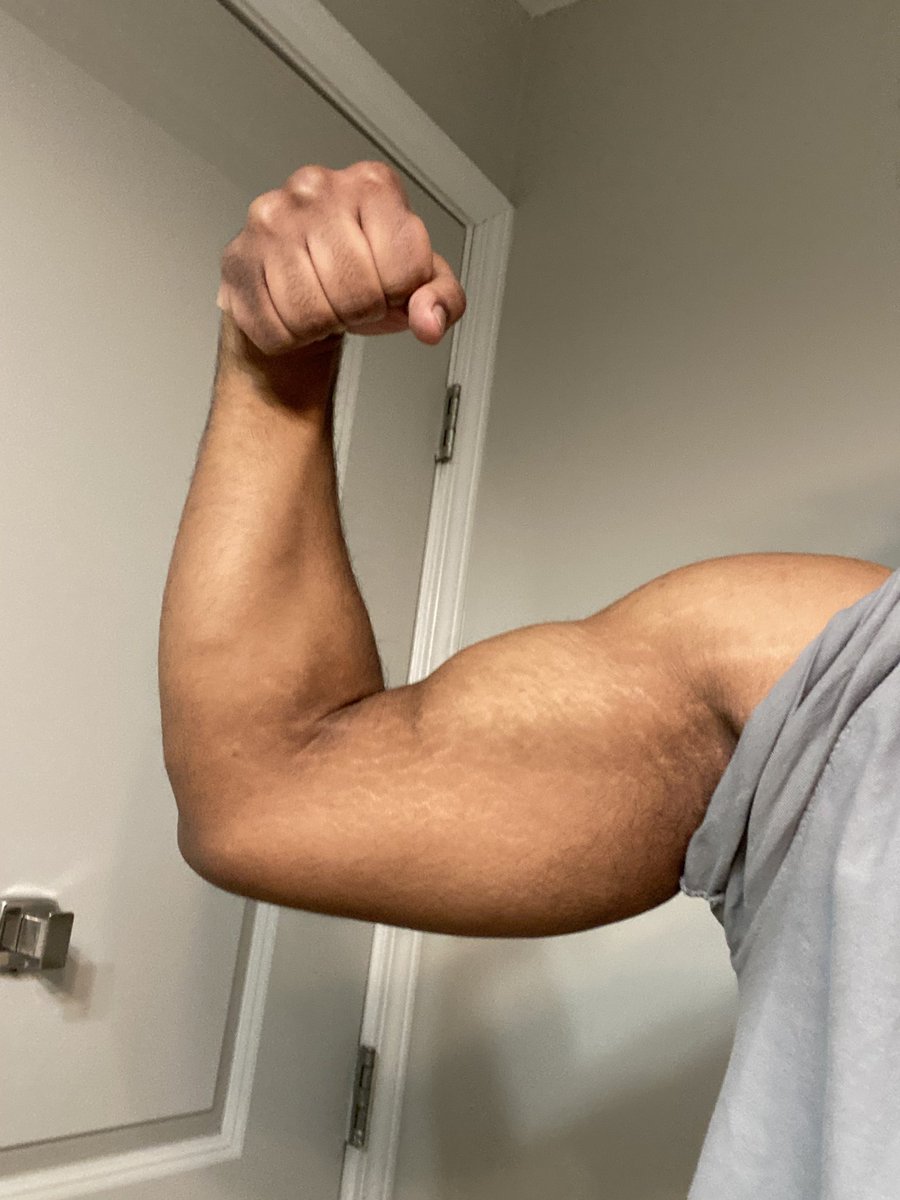 2touchZ's tweet photo. Combo post😉

#dick #arms #bbc #bi https://t.co/QYsNpWvD0U