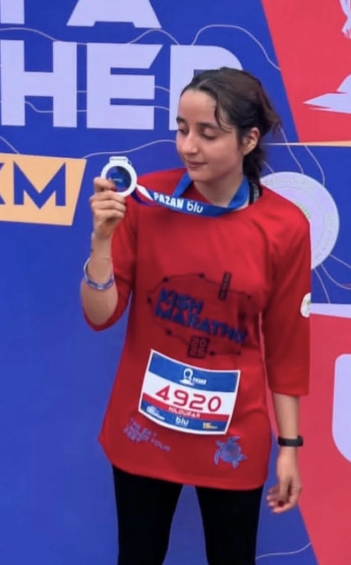 MahshidRezaei77's tweet photo. URGENT🚨
Detained and at risk of execution.
Niloufar Pas, 27, a marathon runner from Kerman, has been arrested.
Her family is under threat.
Speak up. Don’t stay silent.
#IranMassacre #IranRevolution2026 #iran https://t.co/WW1QsofmcH