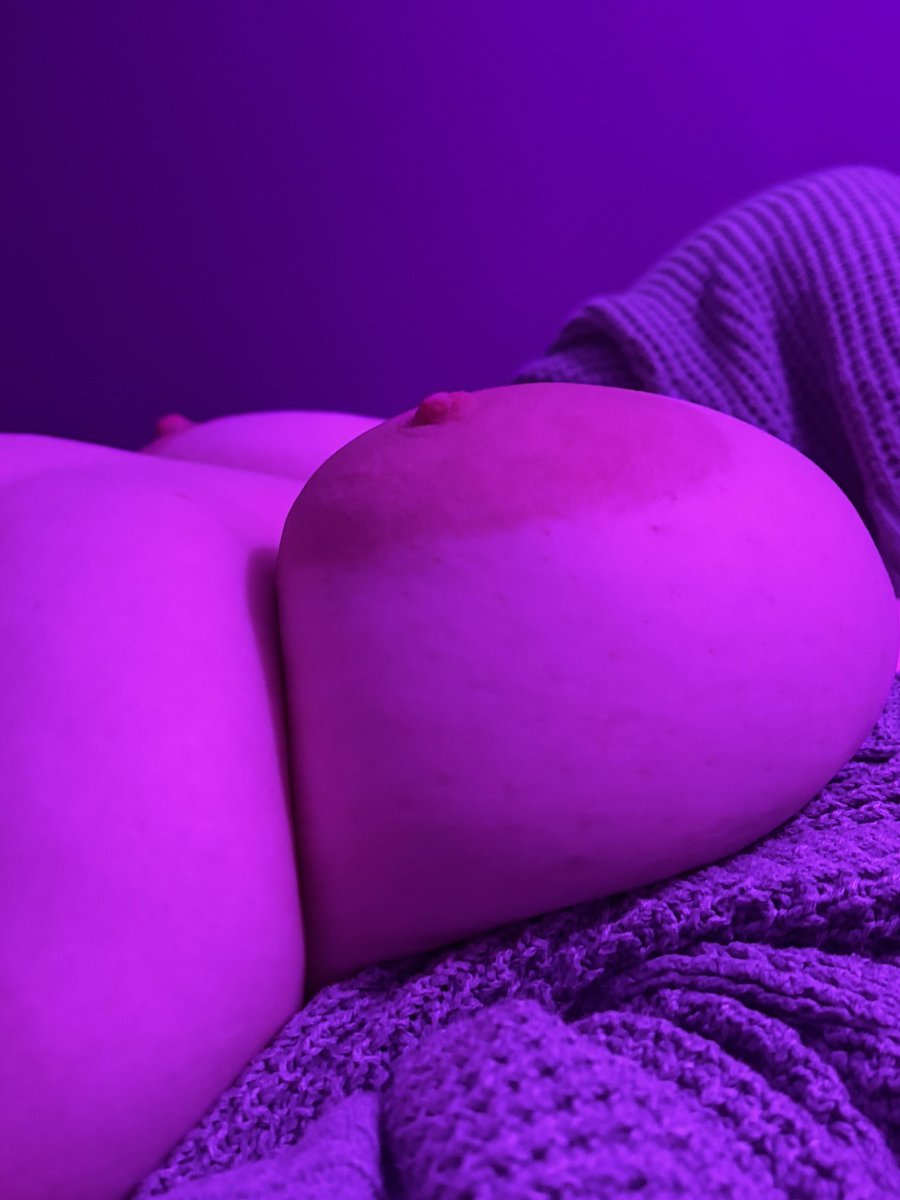 softestlilly's tweet photo. happy #mommymonday 🤍😍

come cuddle up with me, angel. you’ve been so good for mommy today 😌

i’ll even let you suck on my titty… but only if you ask nicely … 🎤👇 

#femdom #mommydomme #mommydom https://t.co/jpQhHlYMnu