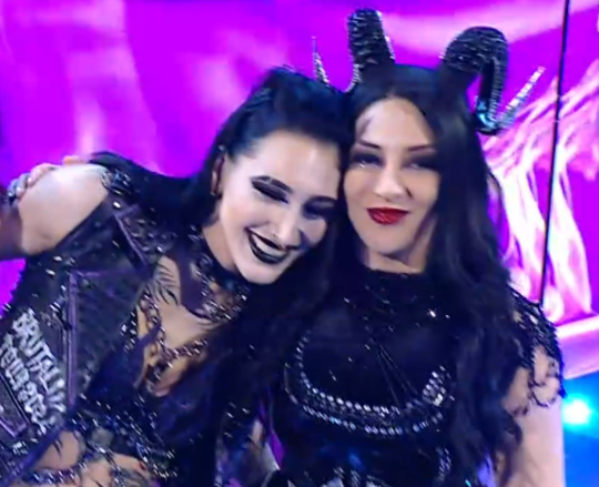 vaniriptide's tweet image. i know stephanie internally screaming of happiness she loves that women