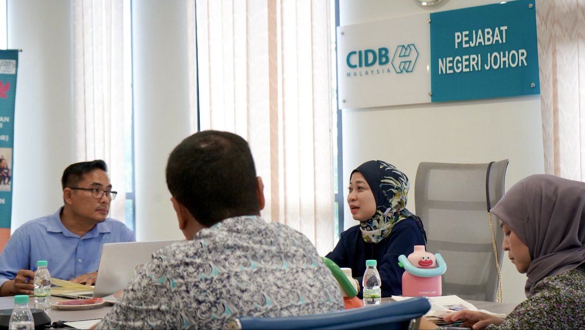 CLAB_Malaysia's tweet image. 26 Januari 2026 - Sesi perbincangan bersama Pengerang Biorefinery Sdn. Bhd. berkaitan program akreditasi sebagai penekanan terhadap pengukuhan tadbir urus, pematuhan standard industri serta pengurusan pekerja asing dalam sektor pembinaan.

#PengerangBiorefinery #PhoenixProject