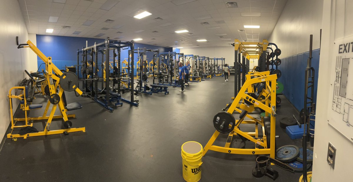 LARGOSOFTBALL's tweet photo. 🥎💪WEIGHT ROOM🏋️‍♀️
Packers Team #3 putting in the work and getting stronger. Coach Jayla and Coach Mariah showing the way! @LargoAthletics @Biggamebobby @SBRRetweets @ExtraInningSB @SoftballDown
@CoachDK_SPI @CoachJLKing @ROLLINS3
#thepack https://t.co/xs0833WUIh