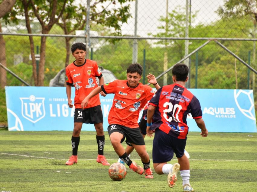 aquilesalvarez's tweet photo. Este fin de semana, el Parque Samanes fue escenario de una gran jornada de LigaPro Kids, con más de 30 partidos desarrollándose con normalidad y en espacios adecuados, incluso mientras algunas canchas reciben mantenimiento.

Este torneo también se realizan en sectores como La Ferroviaria y Mucho Lote, y reafirma nuestro compromiso de recuperar el espacio público para que los chicos crezcan, se formen y desarrollen su talento a través del deporte.

#AsiSeHaceGuayaquil
#CiudadDeTodos